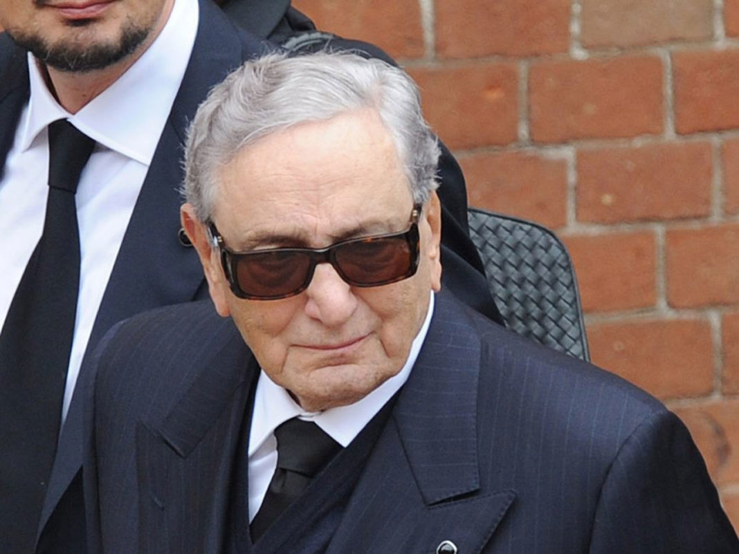 Michele Ferrero con occhiali
