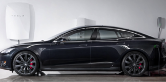 Auto elettrica Tesla nera