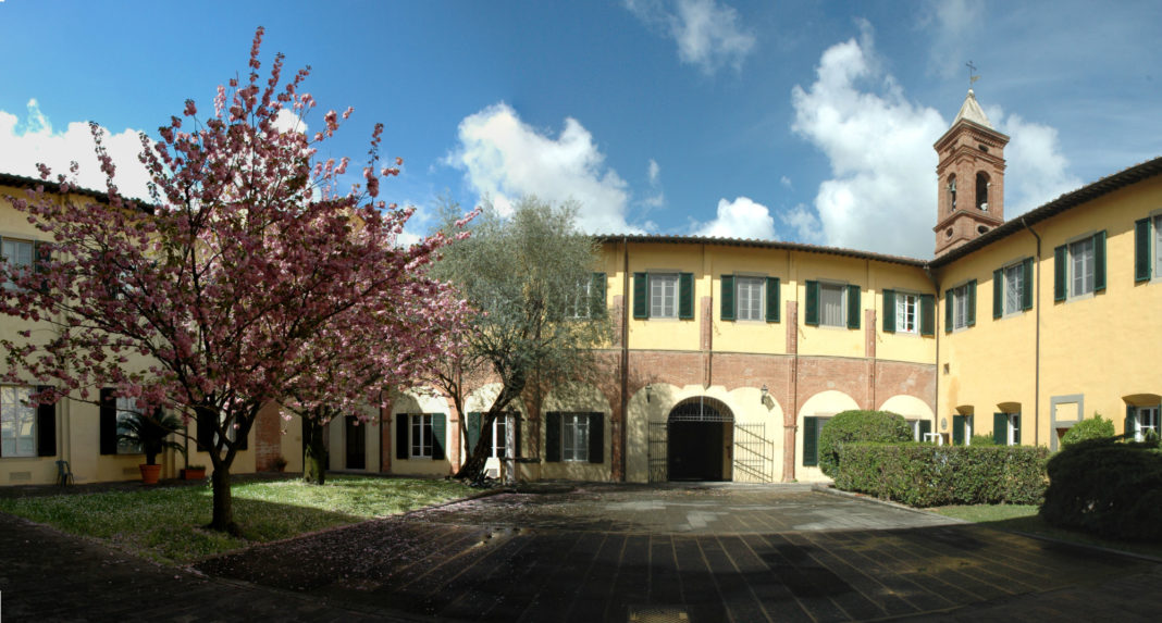 cortile della scuola superiore sant anna